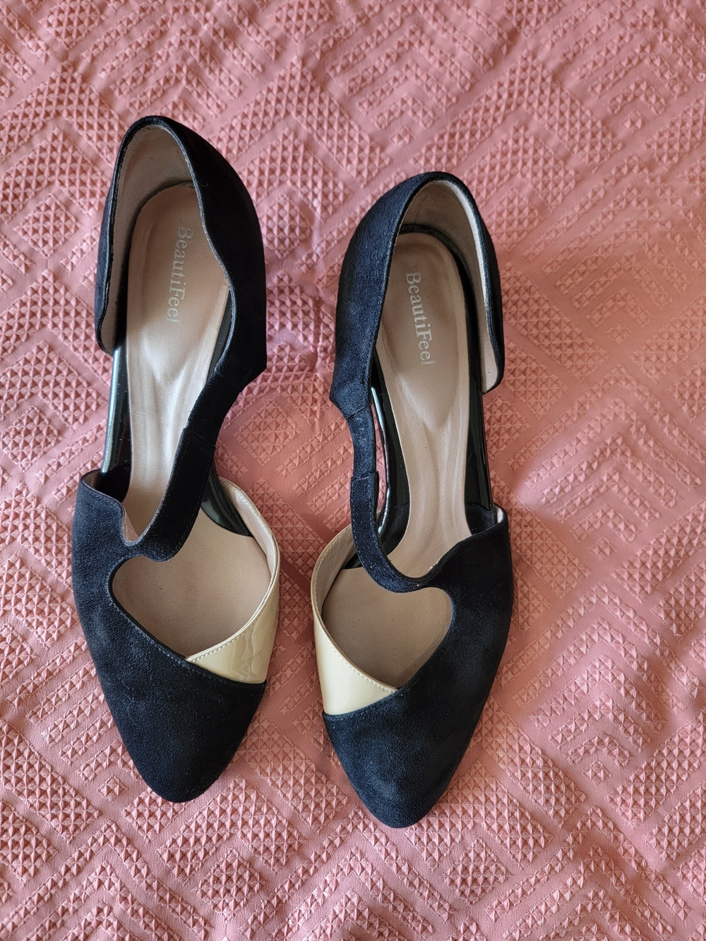 BeautiFeel Black and Cream Pointed Toe Pumps